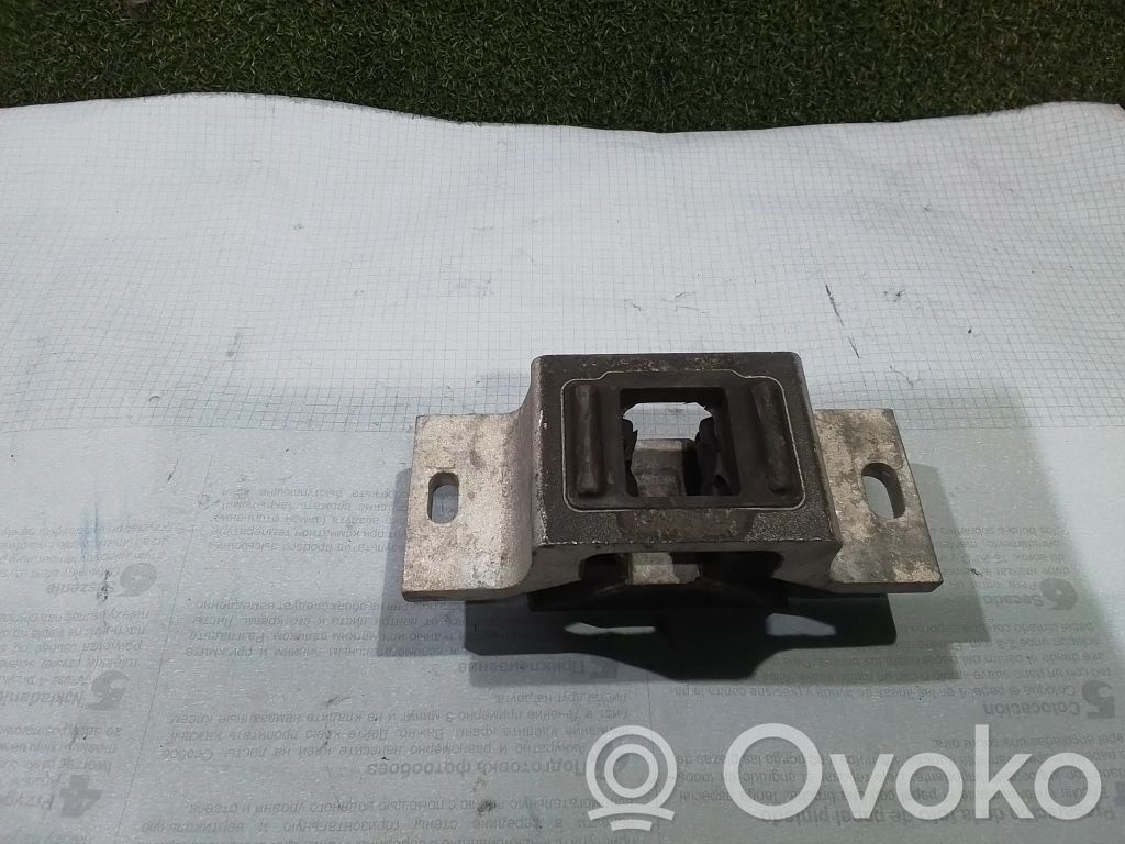 Engine mount bracket   8200676857