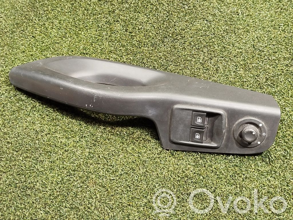 Renault Trafic III (X82) Front door interior handle trim 
