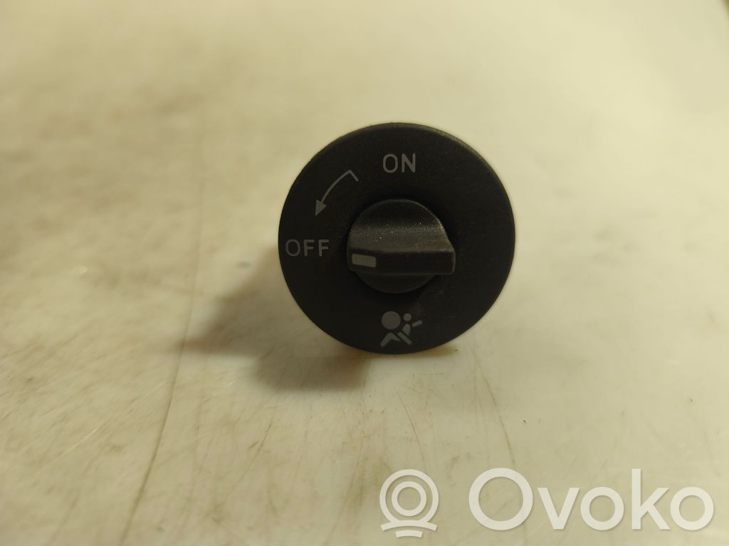 Renault Master III Passenger airbag on/off switch 