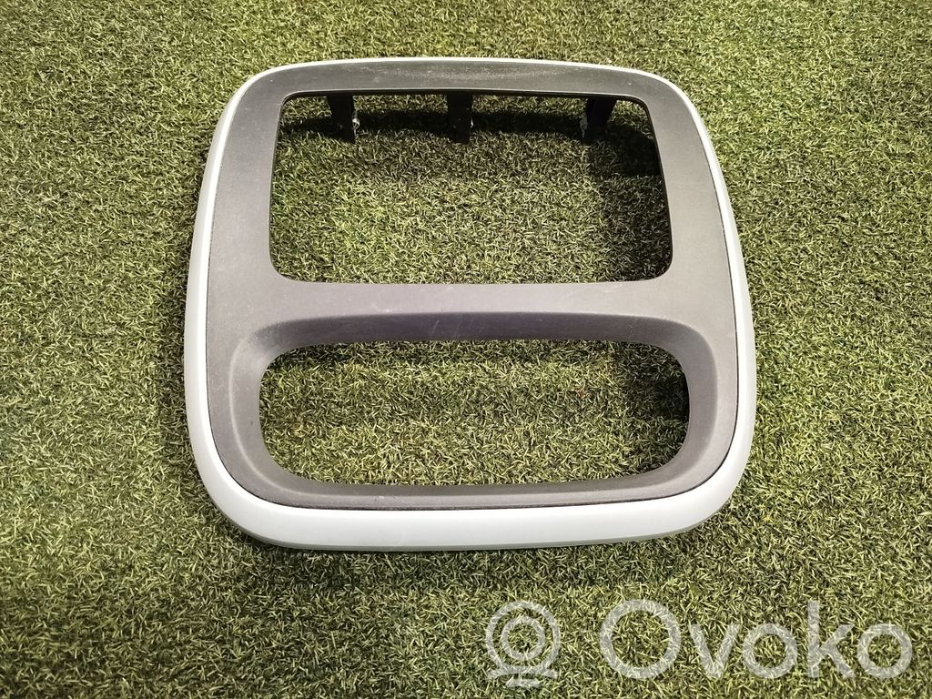 Opel Vivaro Rămă unitate radio/GPS 