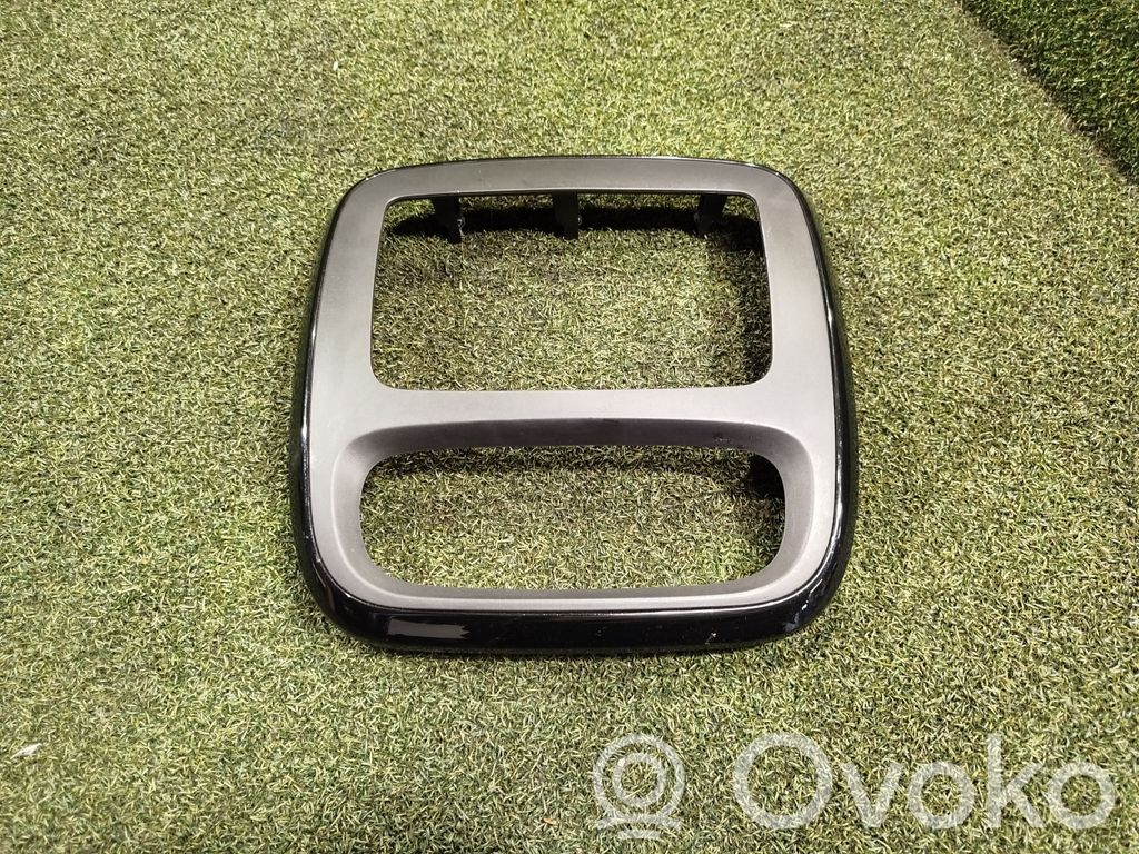 Opel Vivaro Rămă unitate radio/GPS 
