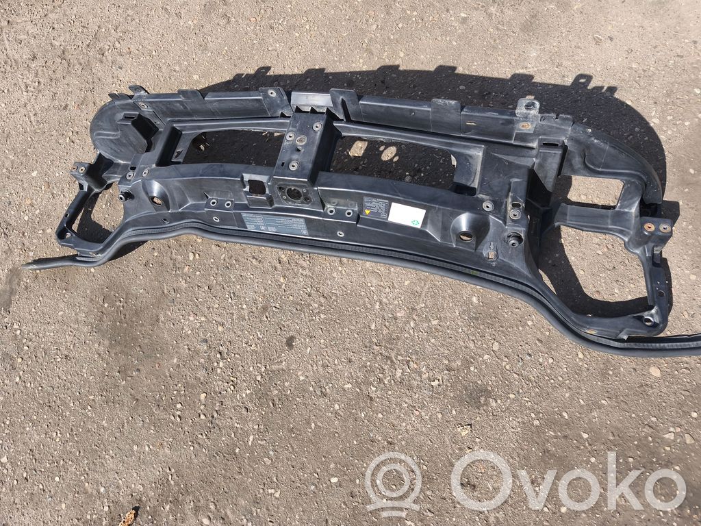 Opel Vivaro Pas przedni 