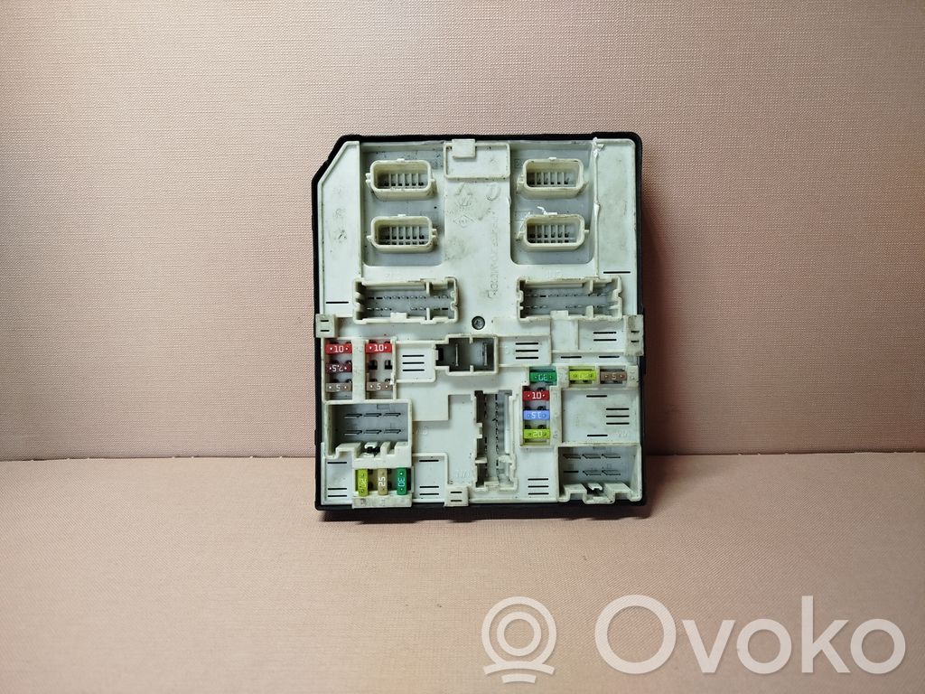 Opel Movano B Fuse module 