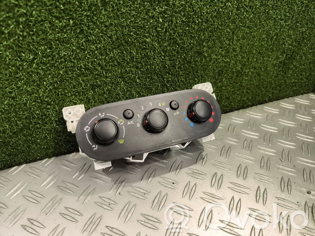 Opel Vivaro Climate control unit 