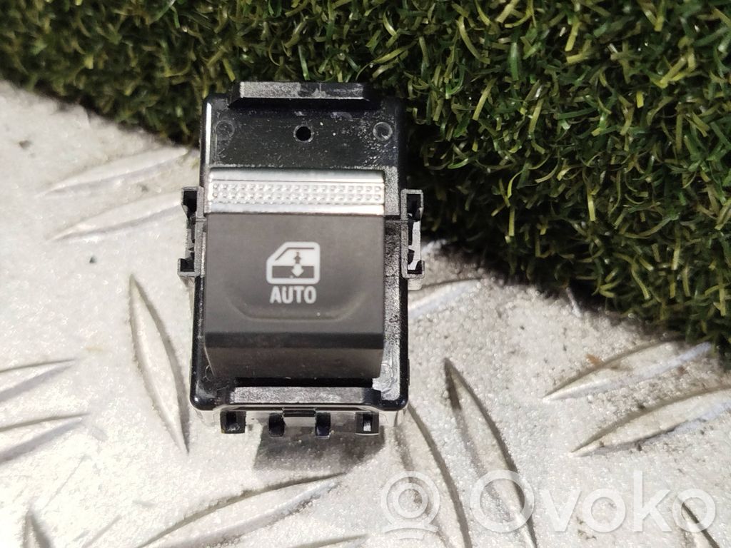 Renault Arkana Electric window control switch 