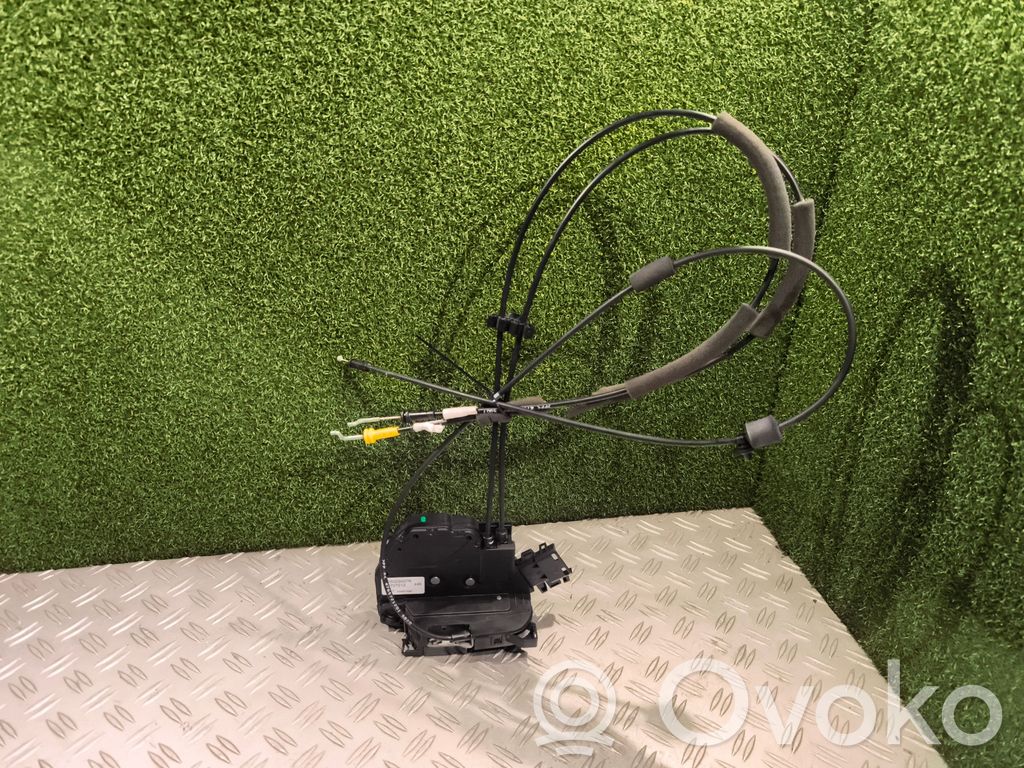 Opel Vivaro Rear door lock 