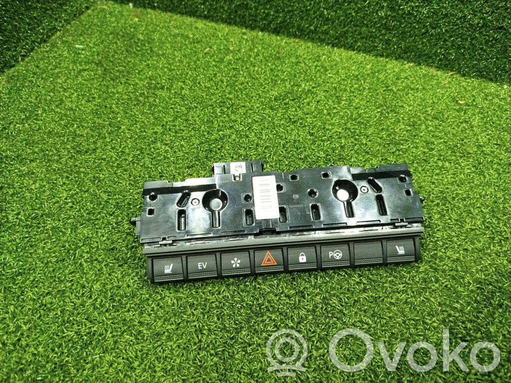Renault Arkana Botón interruptor de luz de peligro 