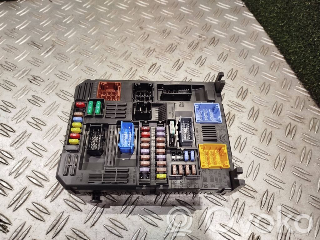 Peugeot 2008 II Fuse module 