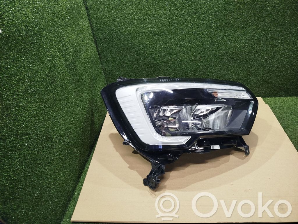 Renault Master III Lampa przednia 