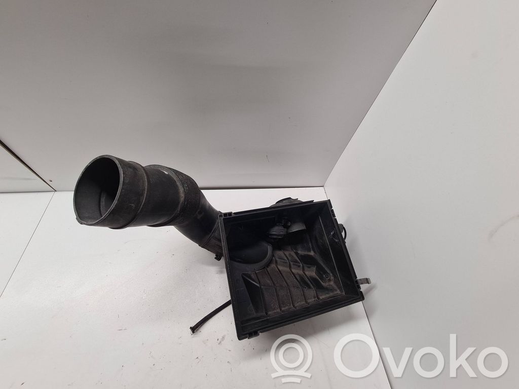 Air filter box   7512126