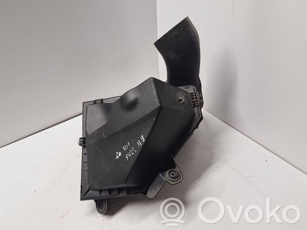 Air filter box   7797460,158401