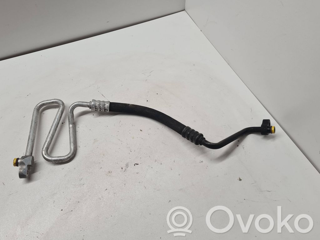 BMW 5 E39 Ilmastointilaitteen putki (A/C) 