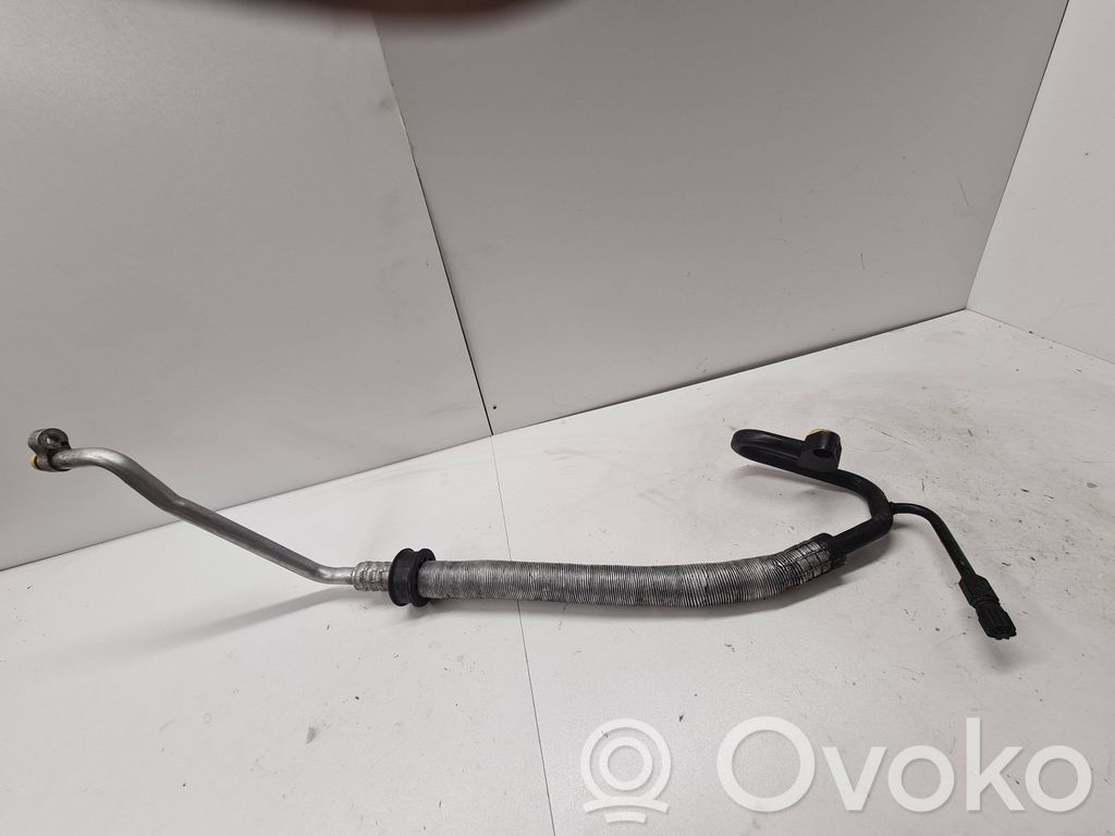 Ilmastointilaitteen putki (A/C)   6913894