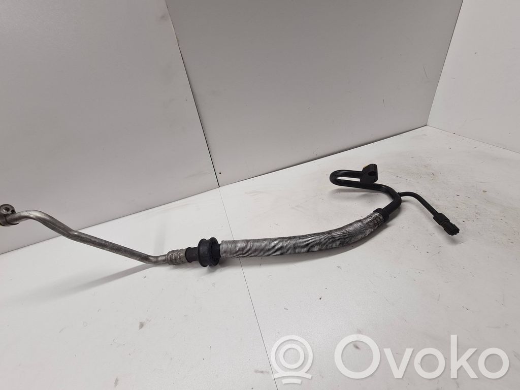 BMW 5 E39 Ilmastointilaitteen putki (A/C) 