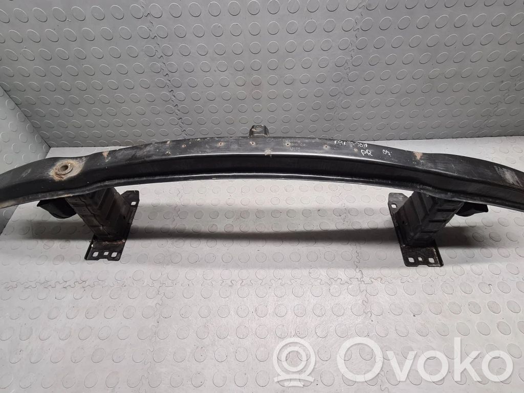 Priekšpusē bampera sija / balka   7146645,3806,140181CC