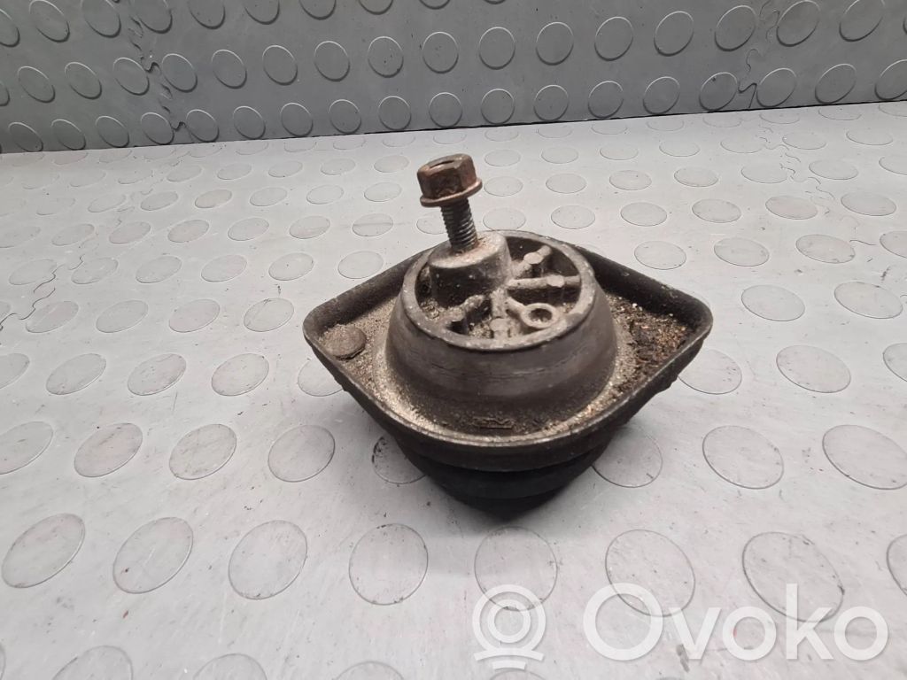 BMW 7 E38 Engine mount bracket 