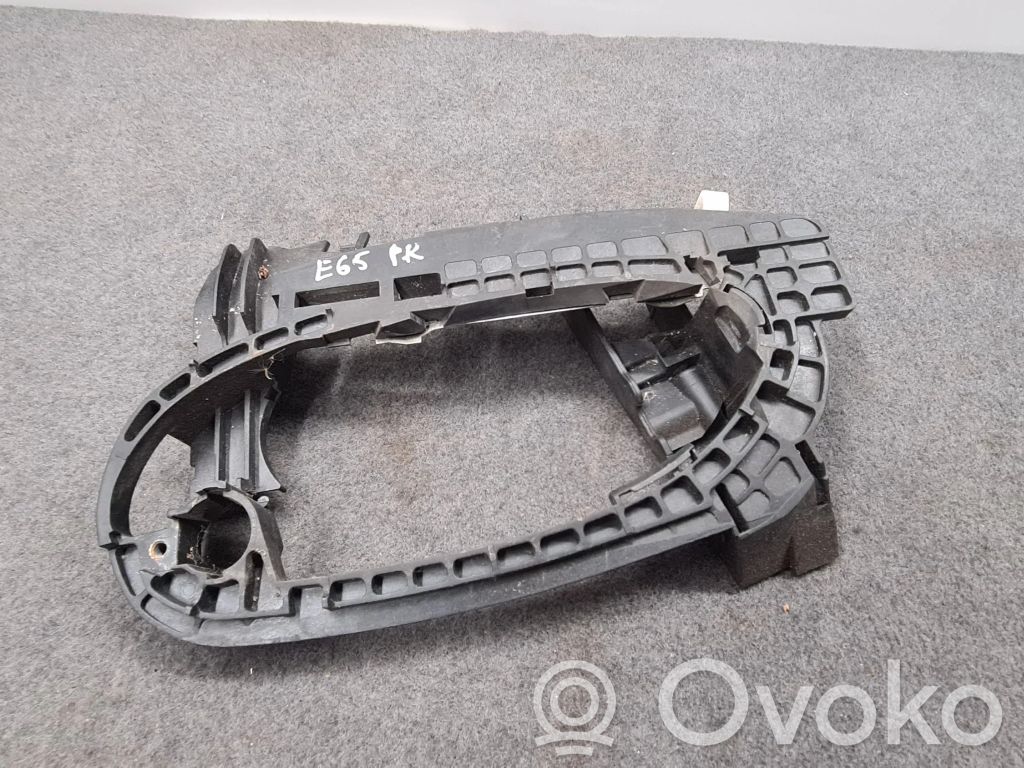 Front door exterior handle/bracket   7013701,7013705