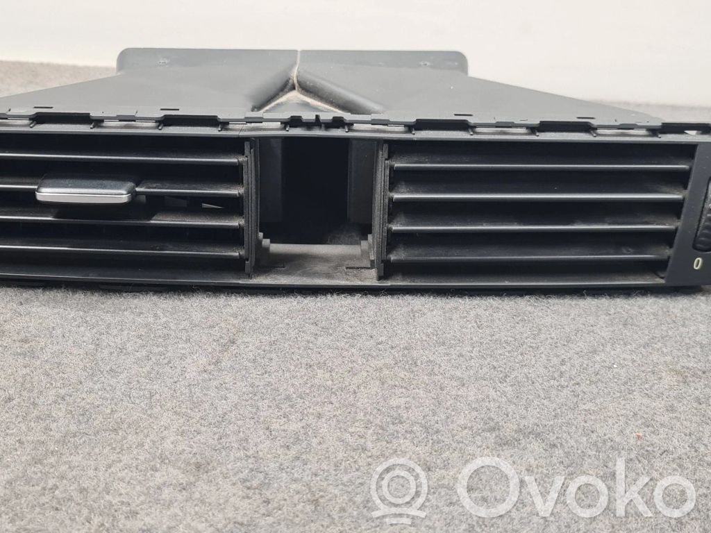 BMW 3 E90 E91 Centrinės oro grotelės 