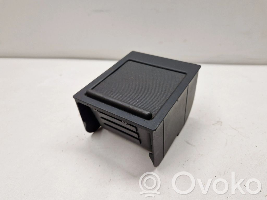 BMW 5 E39 Kita salono detalė 
