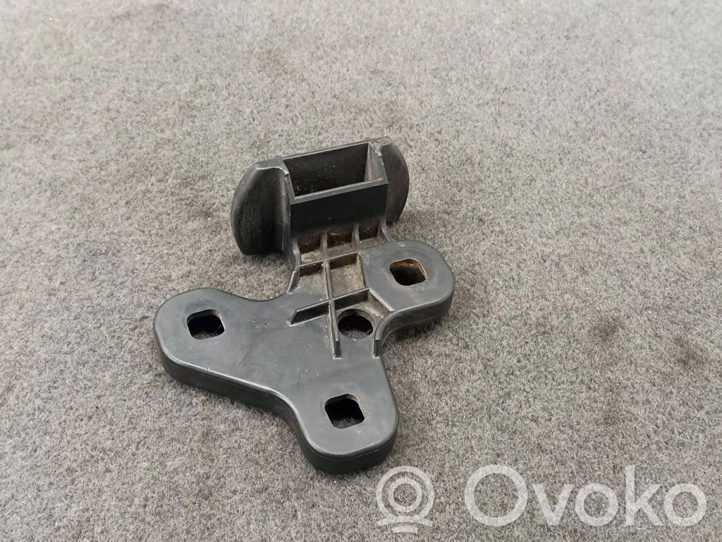 Front bumper mounting bracket   8230513