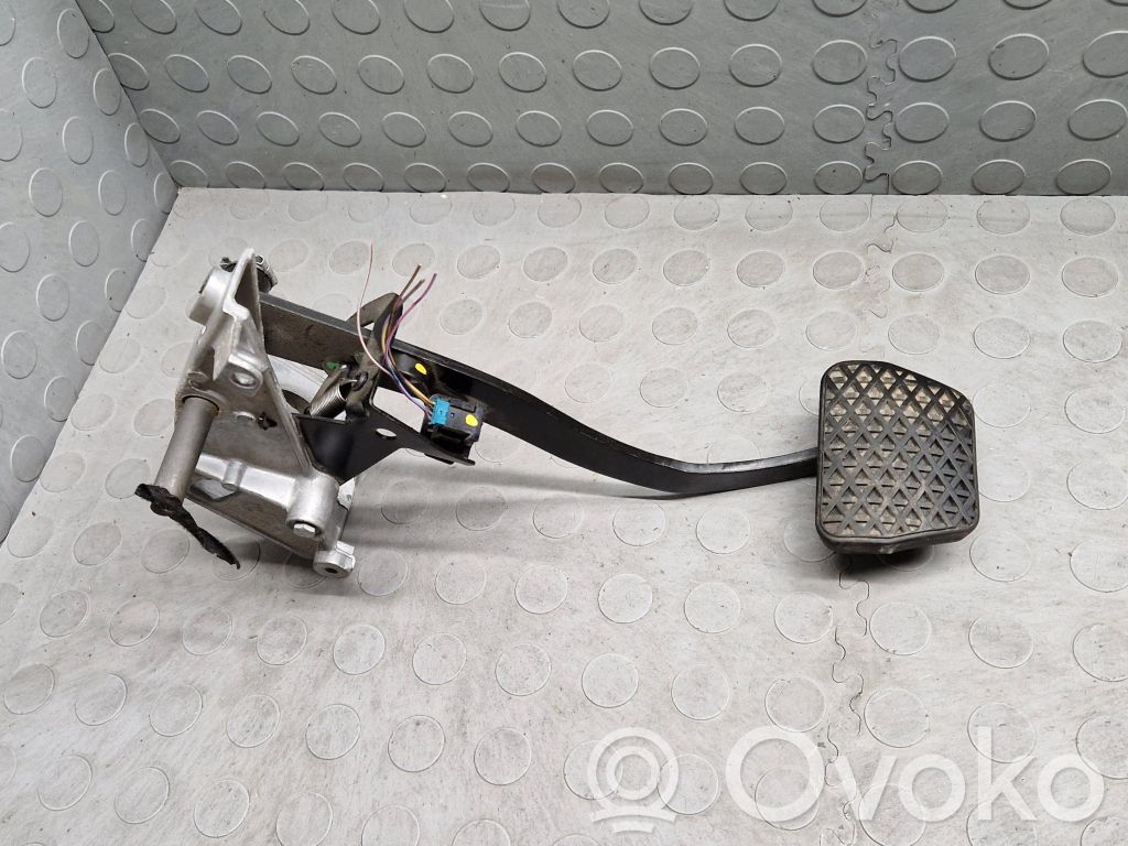 Brake pedal   2229128