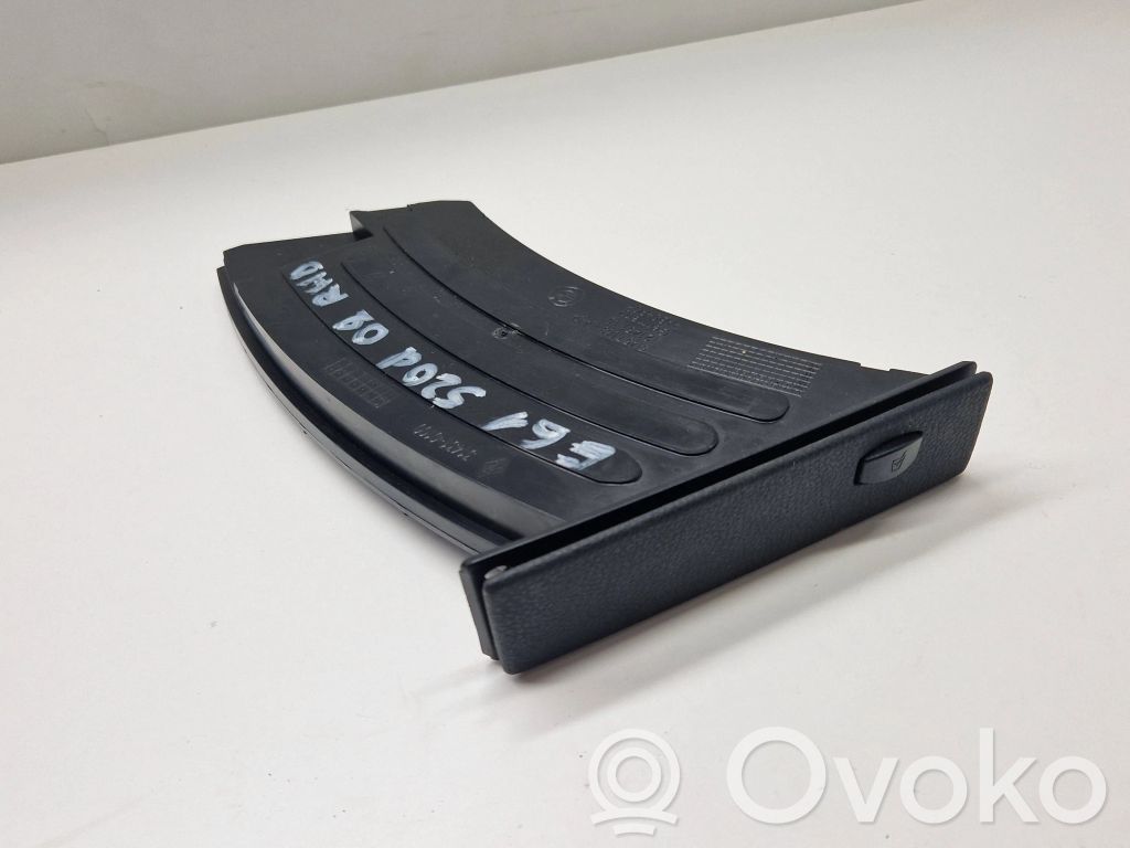 Cup holder front   7063104