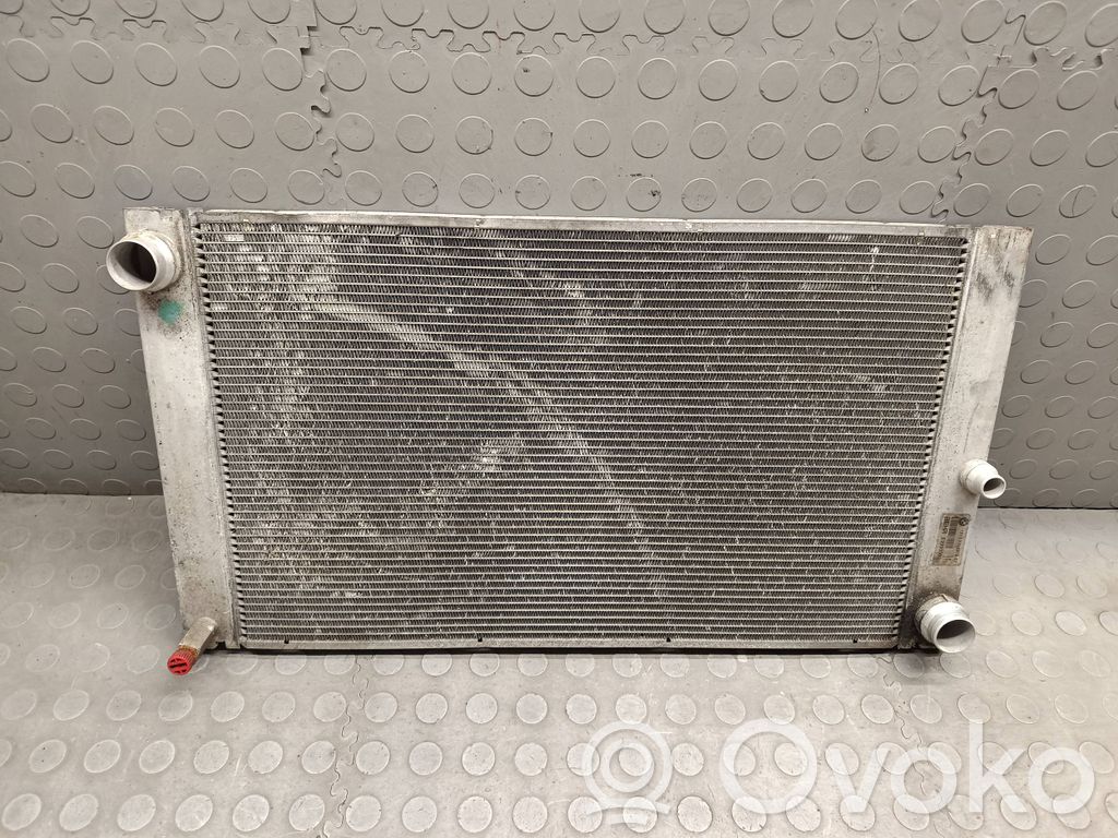 Coolant radiator   7795878
