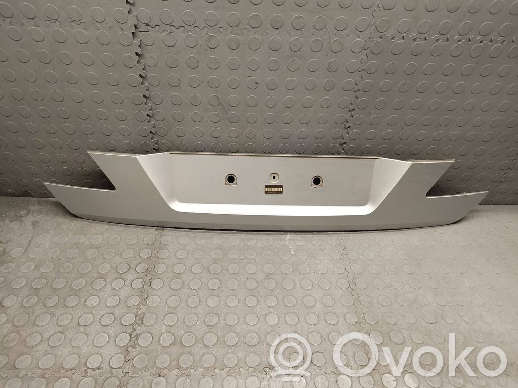 Moldura de la puerta trasera   7133637,7136811