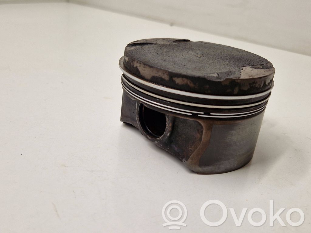 BMW 7 E38 Piston 