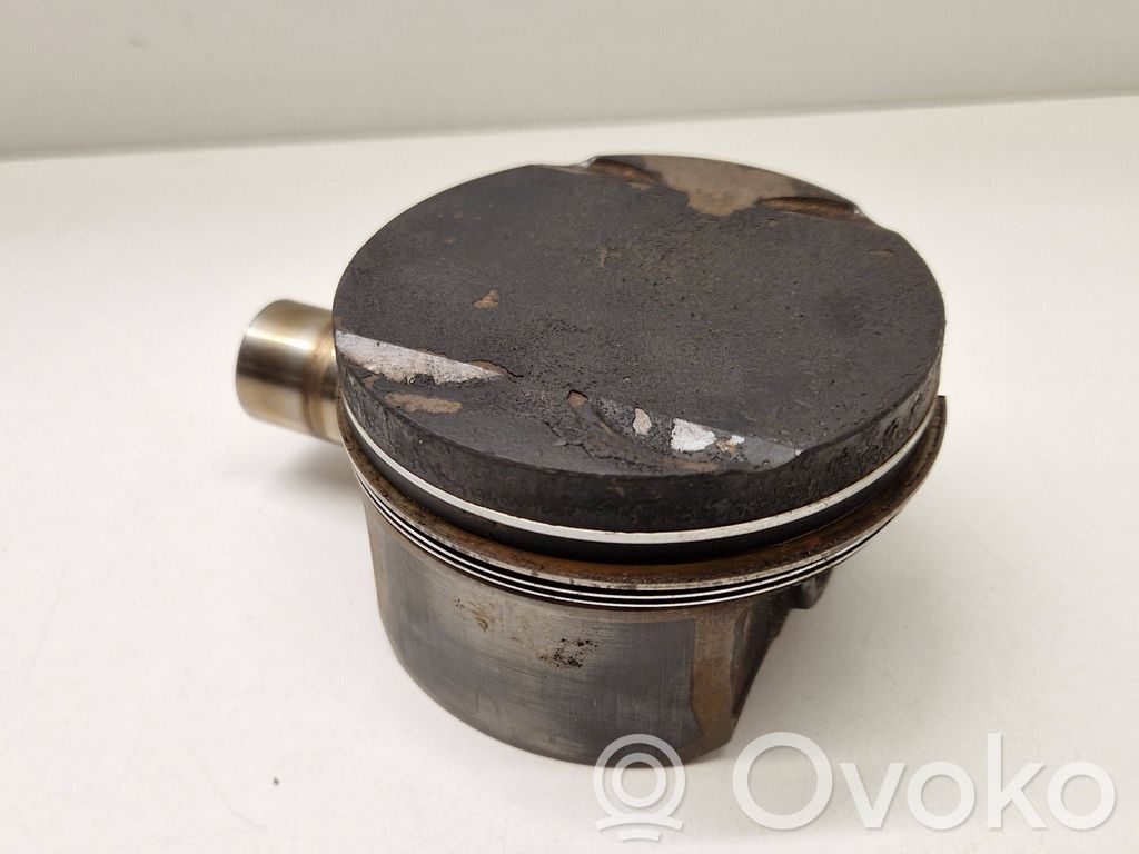 BMW 7 E38 Piston 