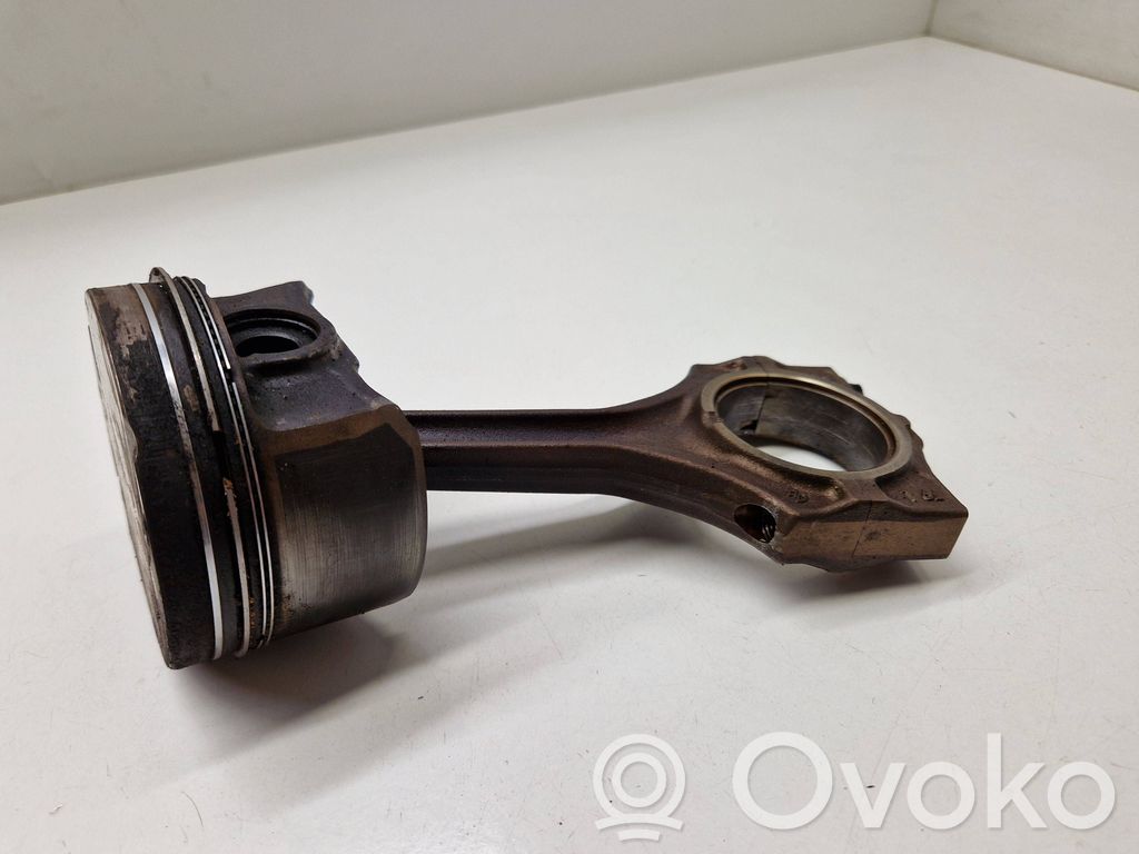 BMW 7 E38 Piston with connecting rod 