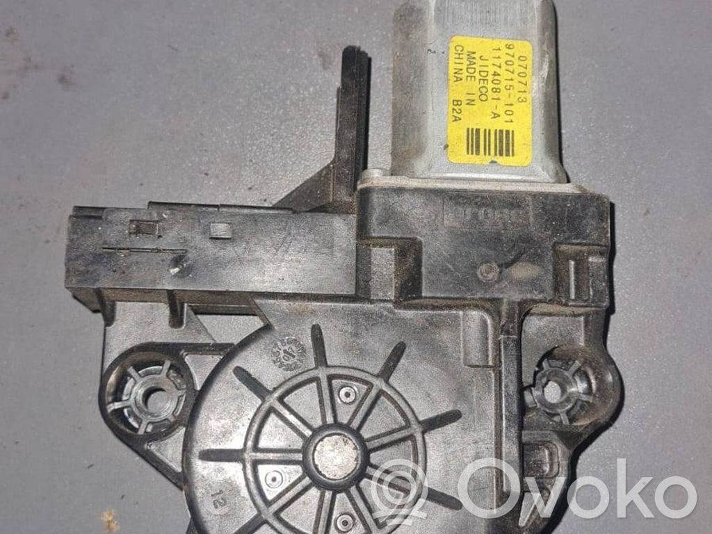 Volvo V70 Front door window regulator motor 