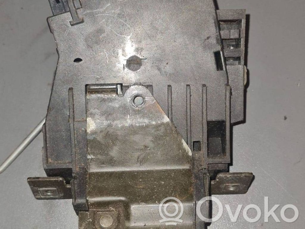 Loading door lock   3538797