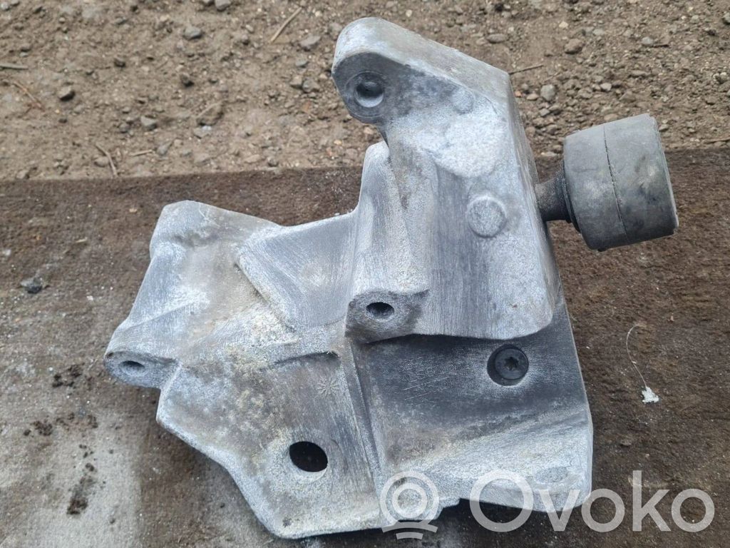 Engine mounting bracket   30681951,6G926F030BA