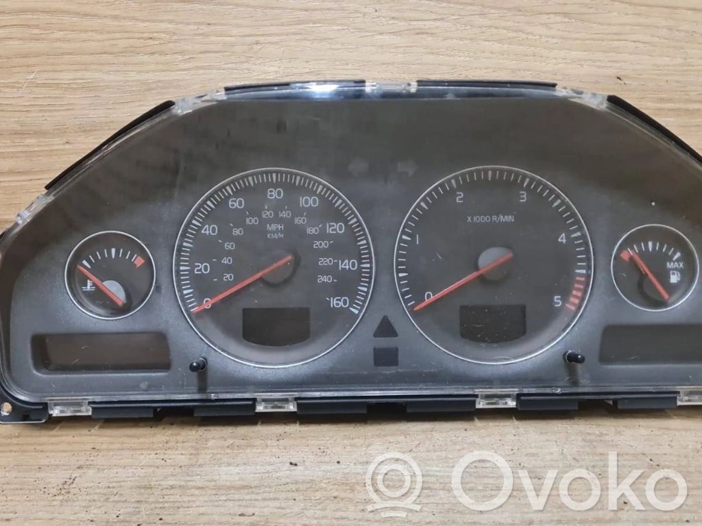 Volvo XC70 Spidometrs (instrumentu panelī) 