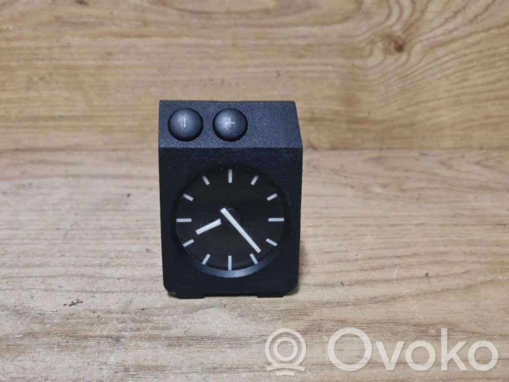 BMW 7 E38 Clock 