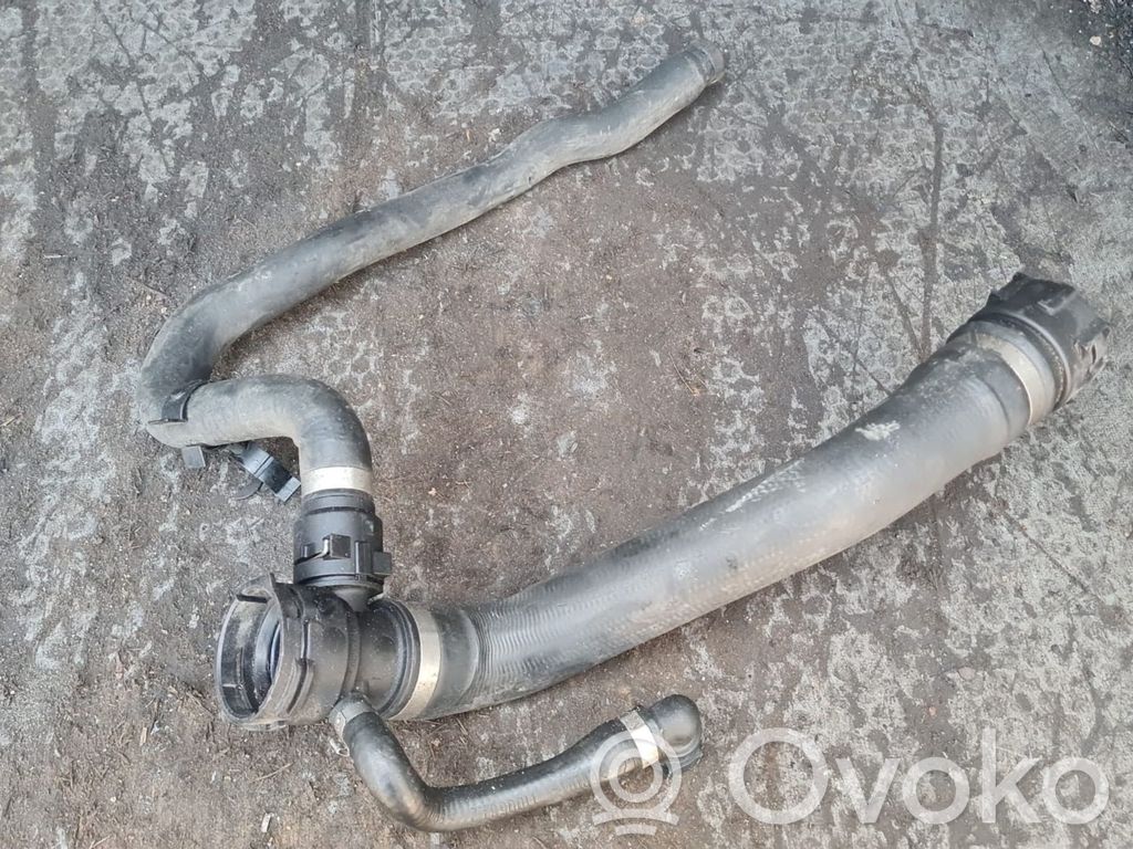 BMW 1 E81 E87 Moottorin vesijäähdytyksen putki/letku 