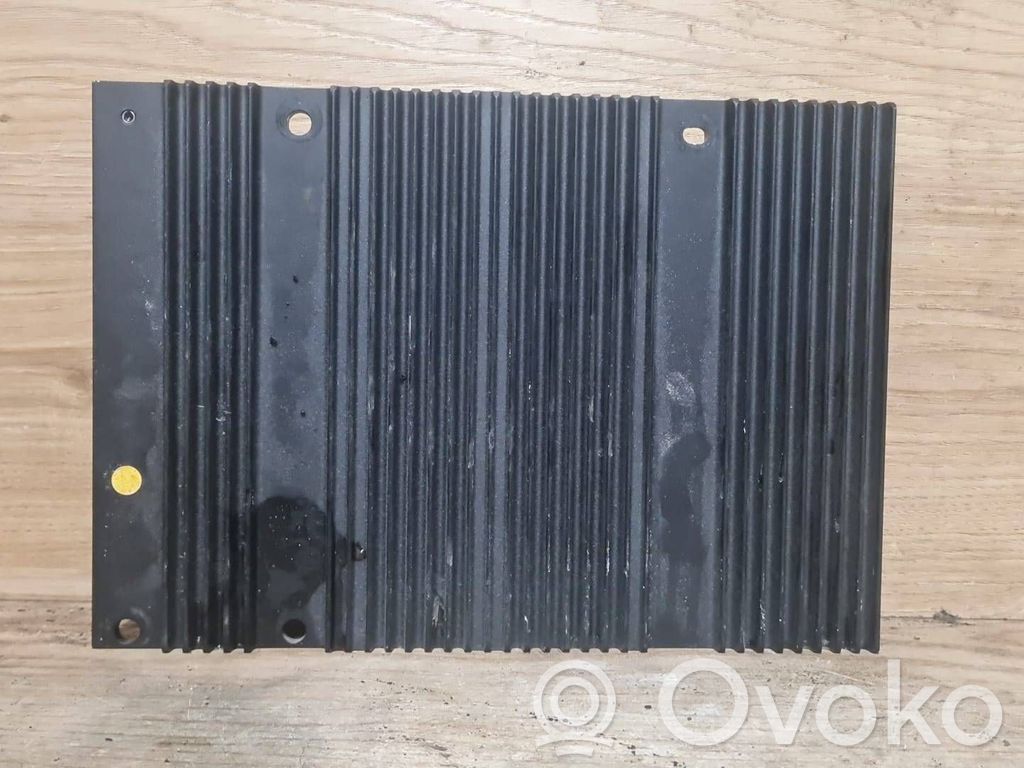 Volvo V50 Sound amplifier 