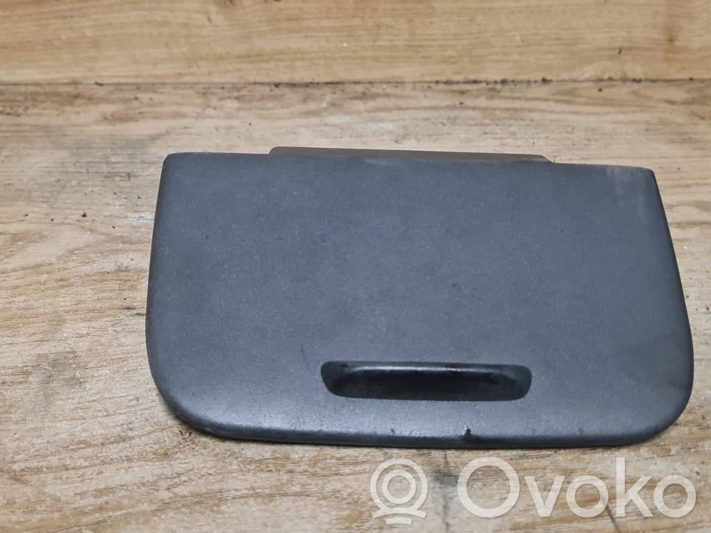 Volvo S70  V70  V70 XC Peleninė panelėje 