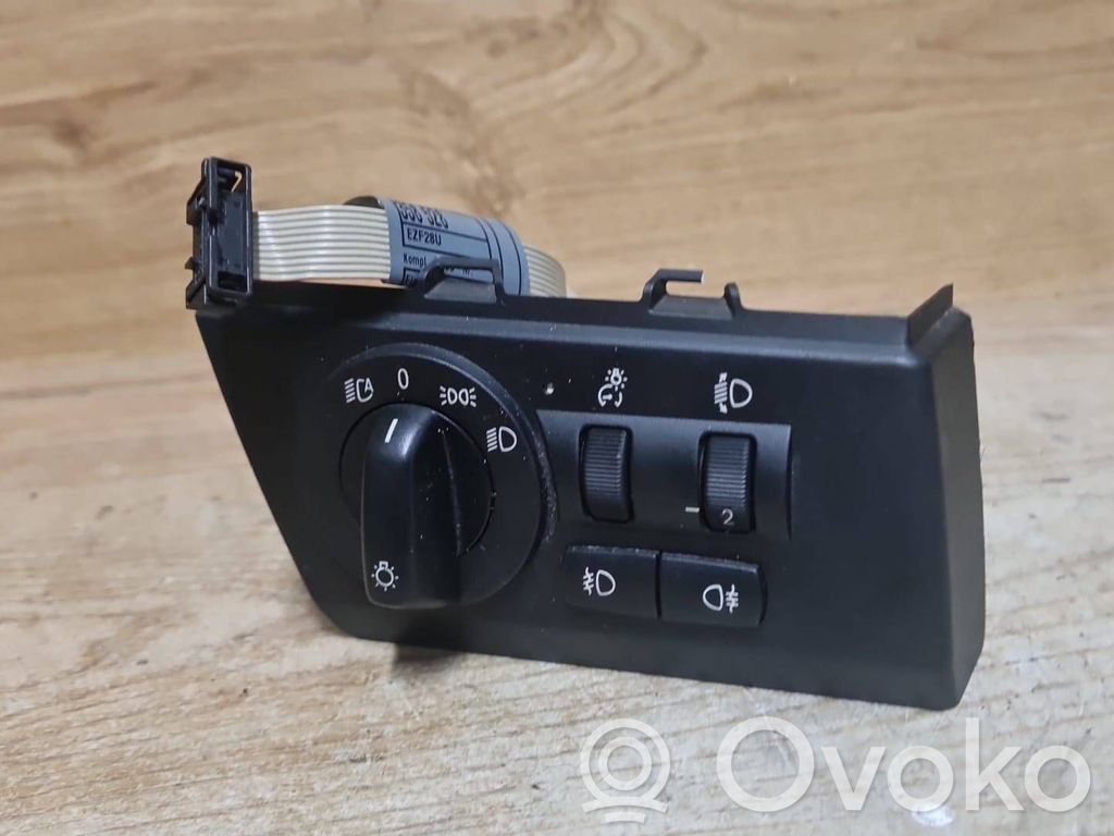 Light switch   3415108,531096881