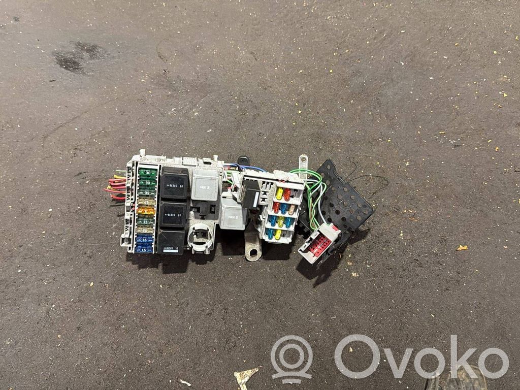 Volvo V70 Skrzynka bezpieczników / Komplet 