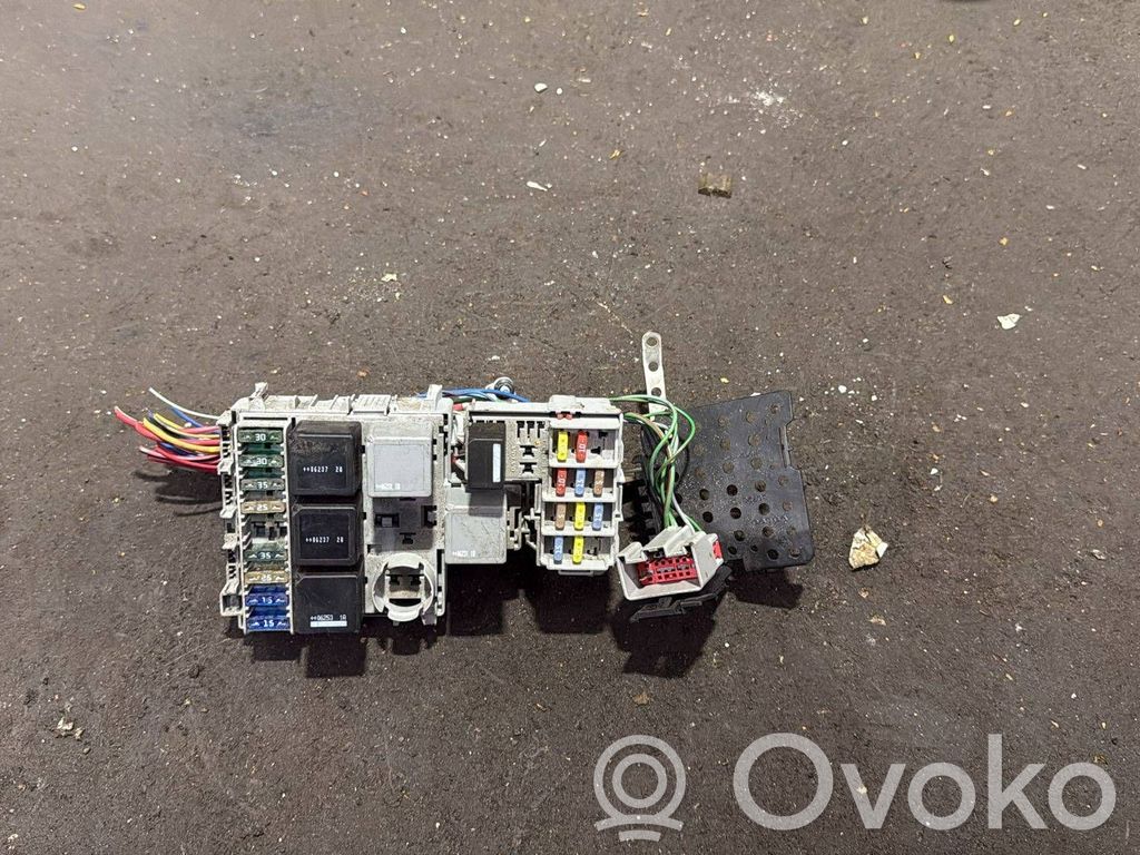 Volvo XC90 Skrzynka bezpieczników / Komplet 