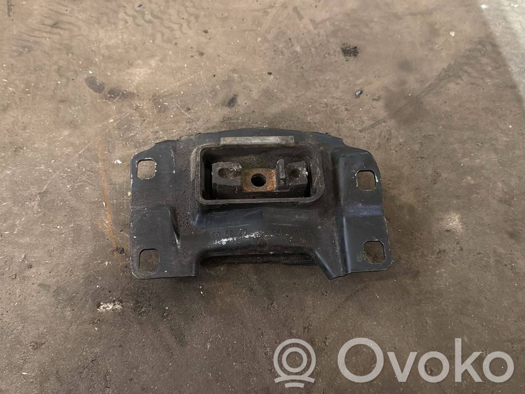 Volvo V50 Engine mount bracket 