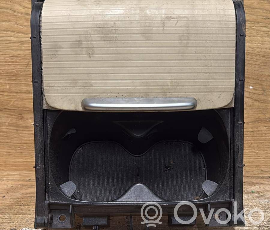 Volvo V70 Cup holder front 
