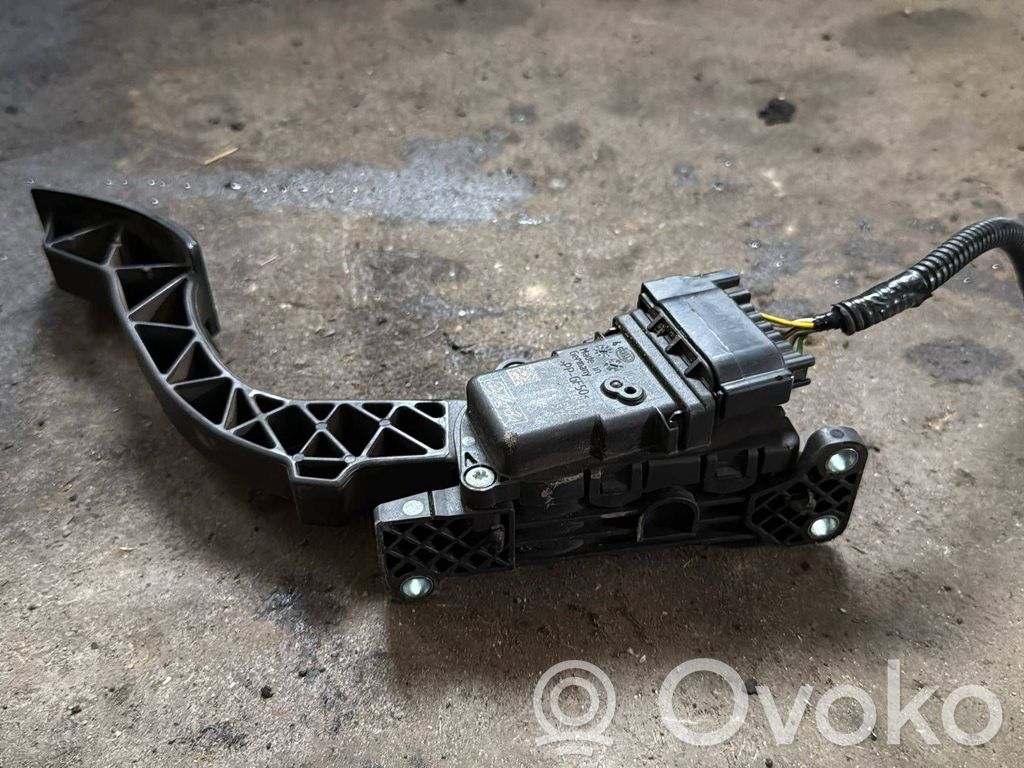 Volvo S40 Akceleratoriaus pedalas 