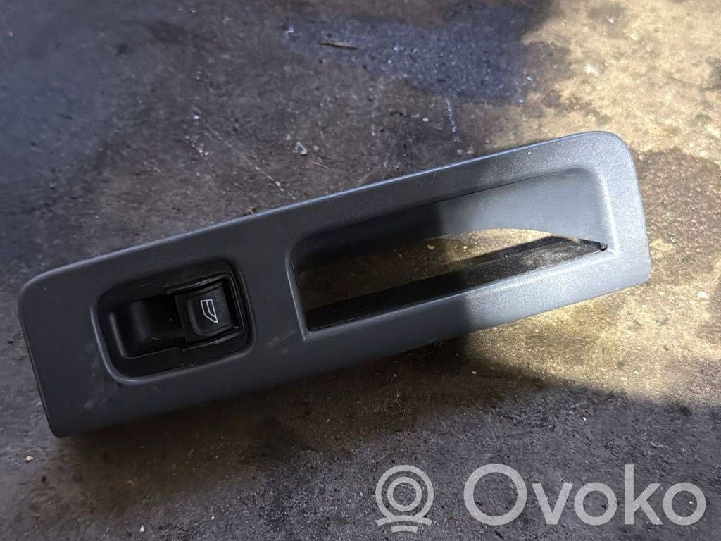 Electric window control switch   8679478