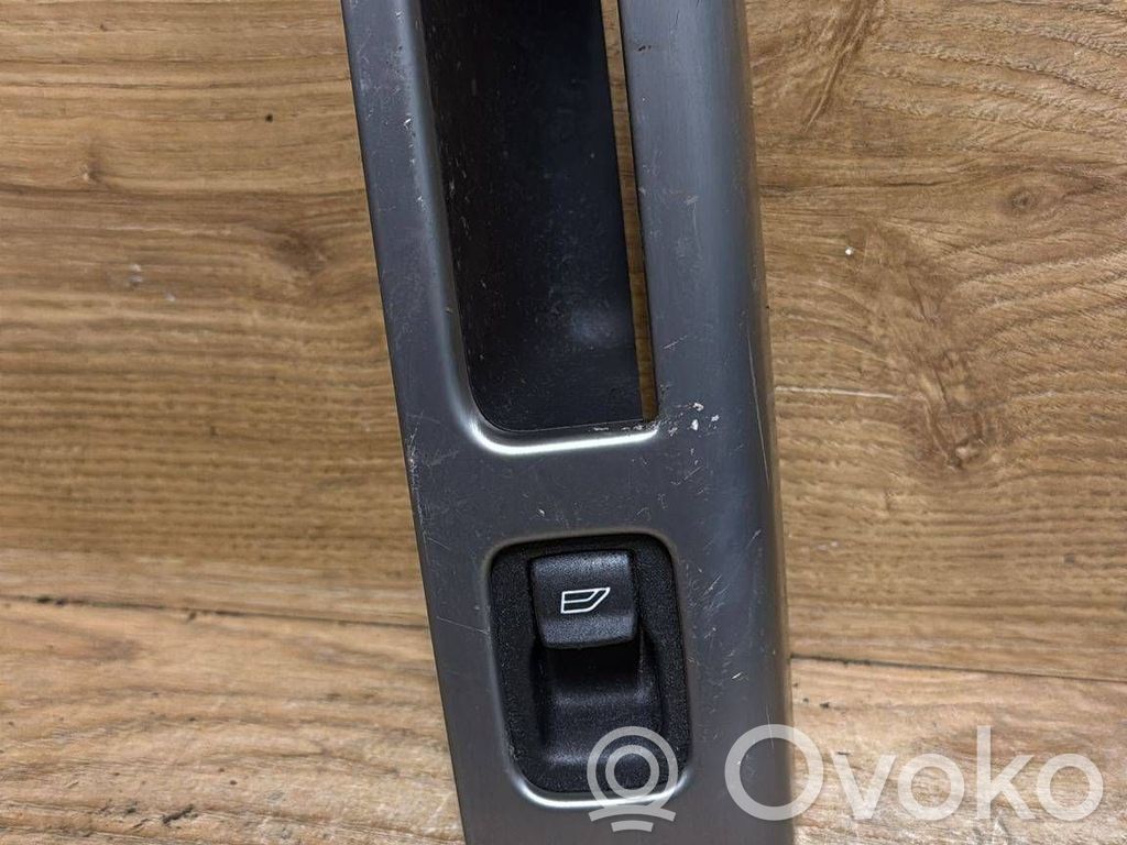 Electric window control switch   8679681