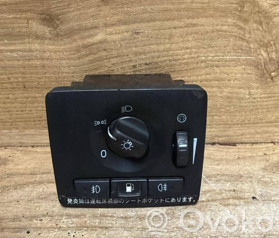 Light switch   30739299