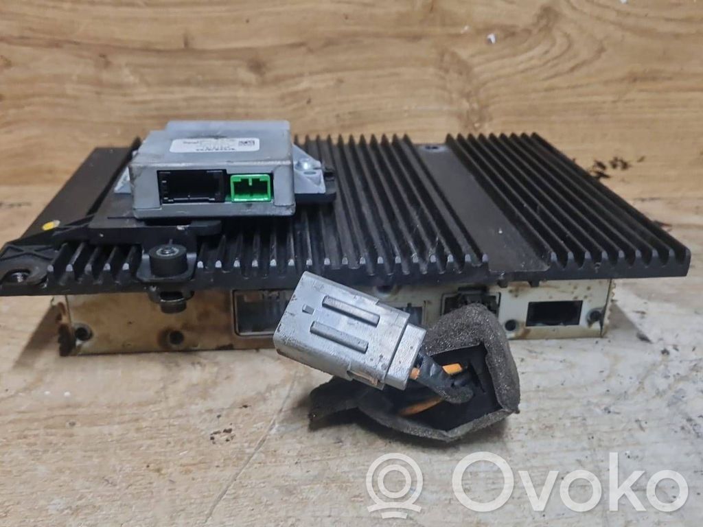 Volvo V50 Sound amplifier 