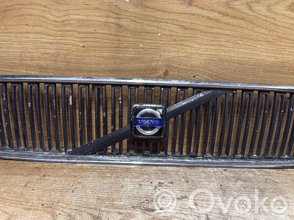 Volvo V50 Grotelės priekinės 